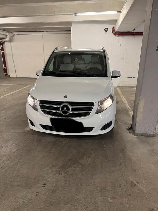 Weiß Gebraucht 2014 Mercedes V220 Van / Kleinbus | 33.000 € (Fairer Preis) - Bild 1/4