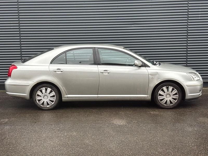 Gebraucht Toyota Avensis Sol 129 PS (94 kW) 2004 Silber Kleinwagen