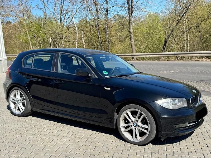 Gebraucht BMW 118 143 PS (105 kW) 2010 Schwarz Kleinwagen