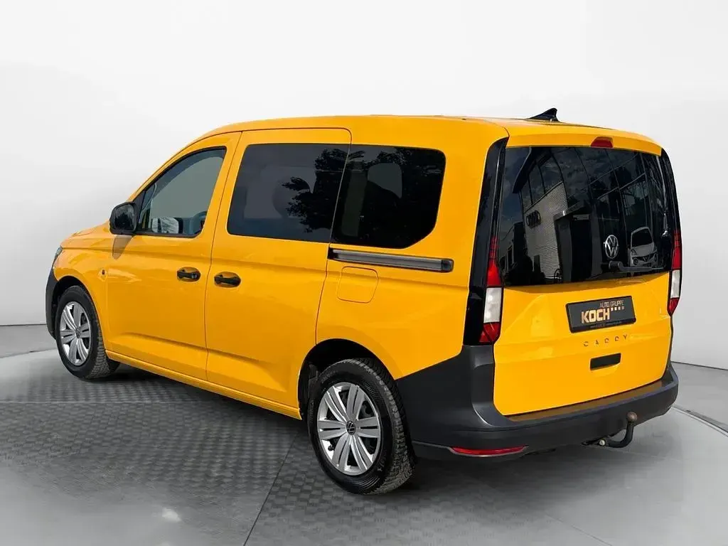 Gebraucht VW Caddy Basis 103 PS (75 kW) 2023 Rapsgelb Van / Kleinbus