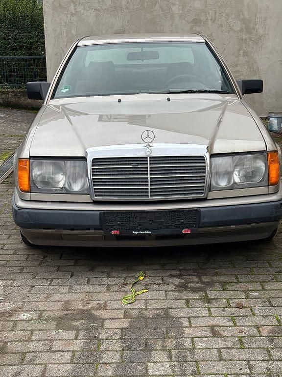 Gold Gebraucht 1989 Mercedes 230 Coupé | 4.000 € - Bild 1/2