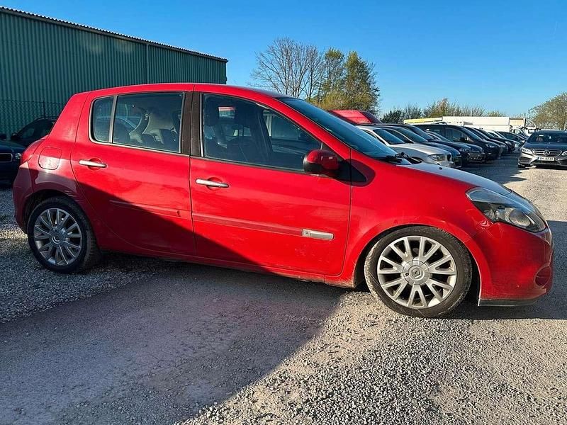 Gebraucht Renault Clio II 101 PS (74 kW) 2009 Rot Kleinwagen