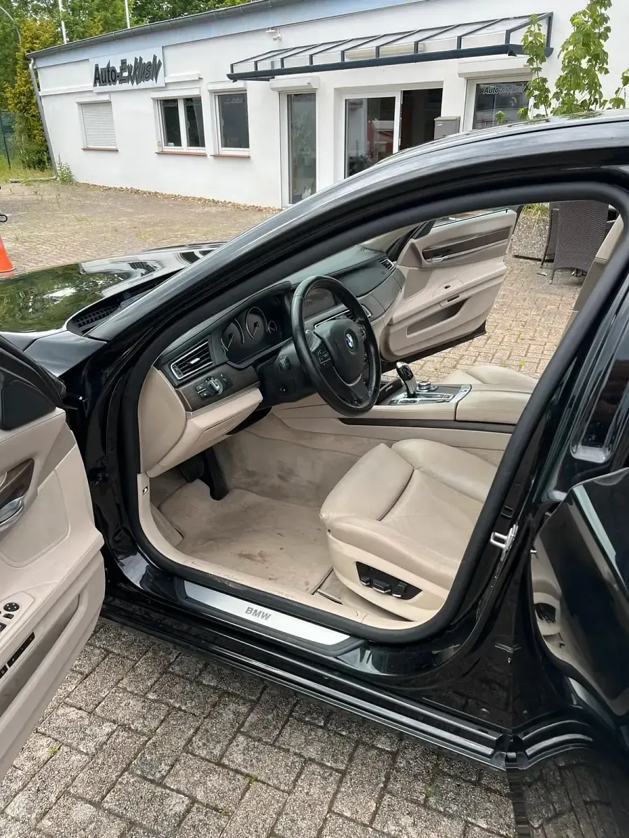Gebraucht BMW 730 245 PS (180 kW) 2012 Schwarz Limousine