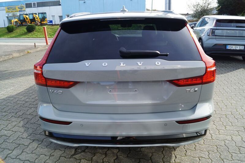 Gebraucht Volvo V60 Plus 349 PS (256 kW) 2024 Vapour grey Kombi