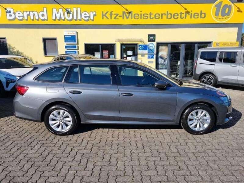 Graphitegrau metallic Neu 2025 Skoda Octavia Selection Kombi | 29.895 € (Superpreis) - Bild 1/4