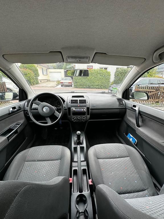 Gebraucht VW Polo Basis 75 PS (55 kW) 2003 Silber Limousine