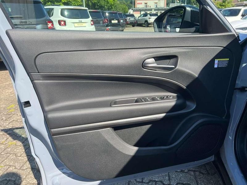 Neu Jeep Avenger Altitude 101 PS (74 kW) 2025 Grau SUV