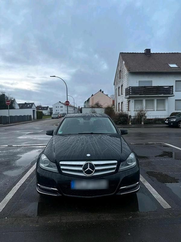 Schwarz Gebraucht 2012 Mercedes C220 Limousine | 8.990 € (Fairer Preis) - Bild 1/4