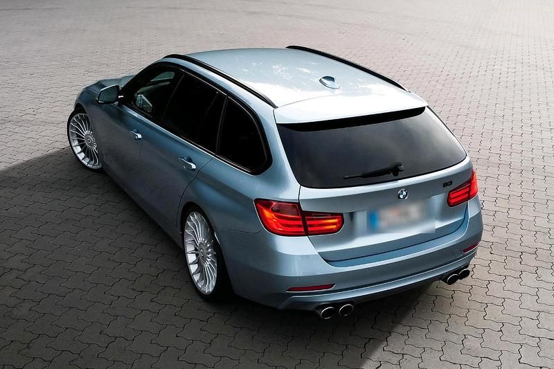 Blau Gebraucht 2013 BMW 335 Kombi | 29.999 € - Bild 1/4