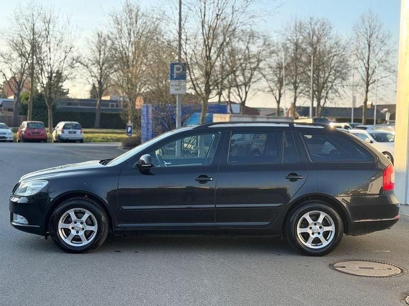 Gebraucht Skoda Octavia Ambiente 122 PS (89 kW) 2010 Schwarz Kombi
