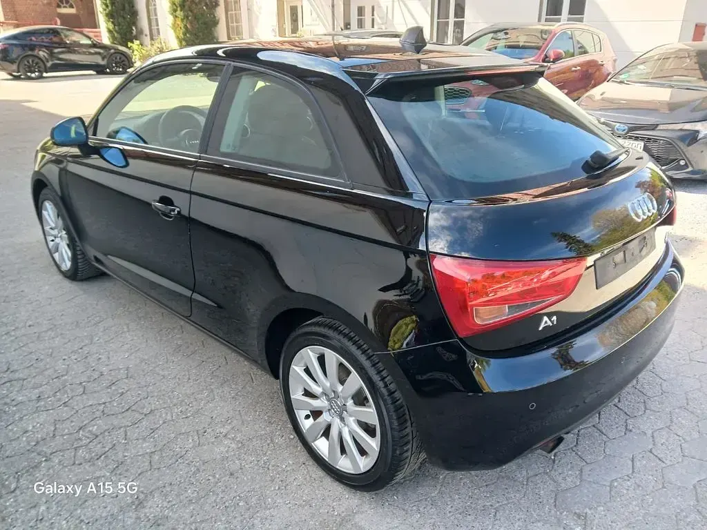 Second-hand Audi A1 86 CP (63 kW) 2011 Negru Hatchback