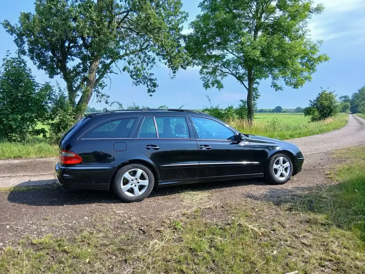 Gebraucht Mercedes E220 Avantgarde 170 PS (125 kW) 2006 Schwarz Kombi
