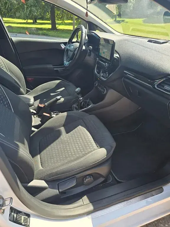 Gebraucht Ford Fiesta Titanium 101 PS (74 kW) 2017 Weiß Kleinwagen