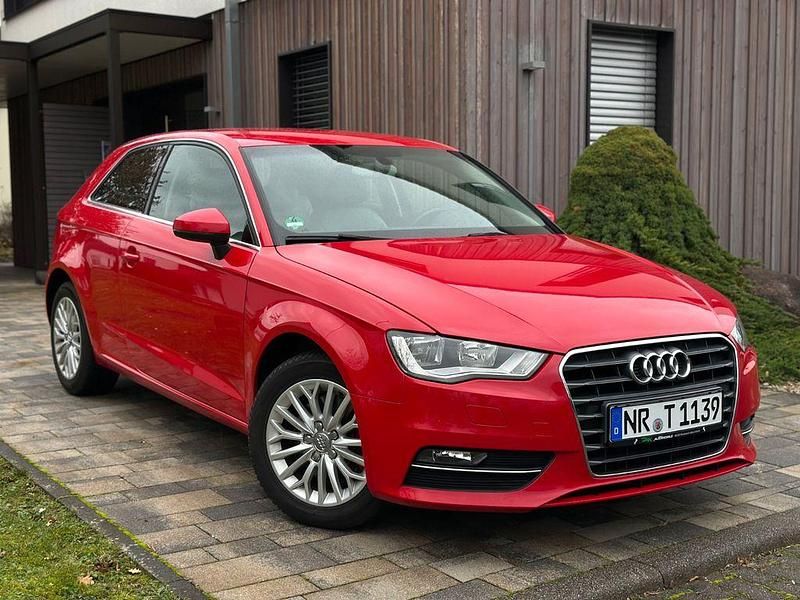 Rot Gebraucht 2013 Audi A3 Ambiente Limousine | 11.500 € (Fairer Preis) - Bild 1/4