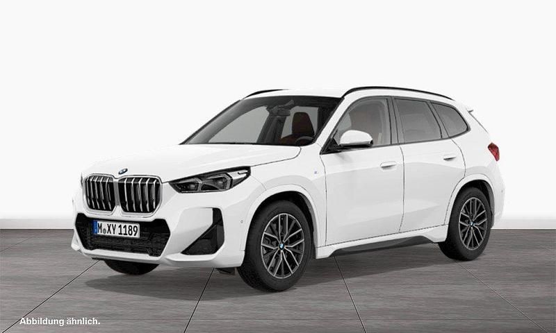 Weiß Gebraucht 2022 BMW X1 Luxury Line SUV | 37.901 € (Superpreis) - Bild 1/3