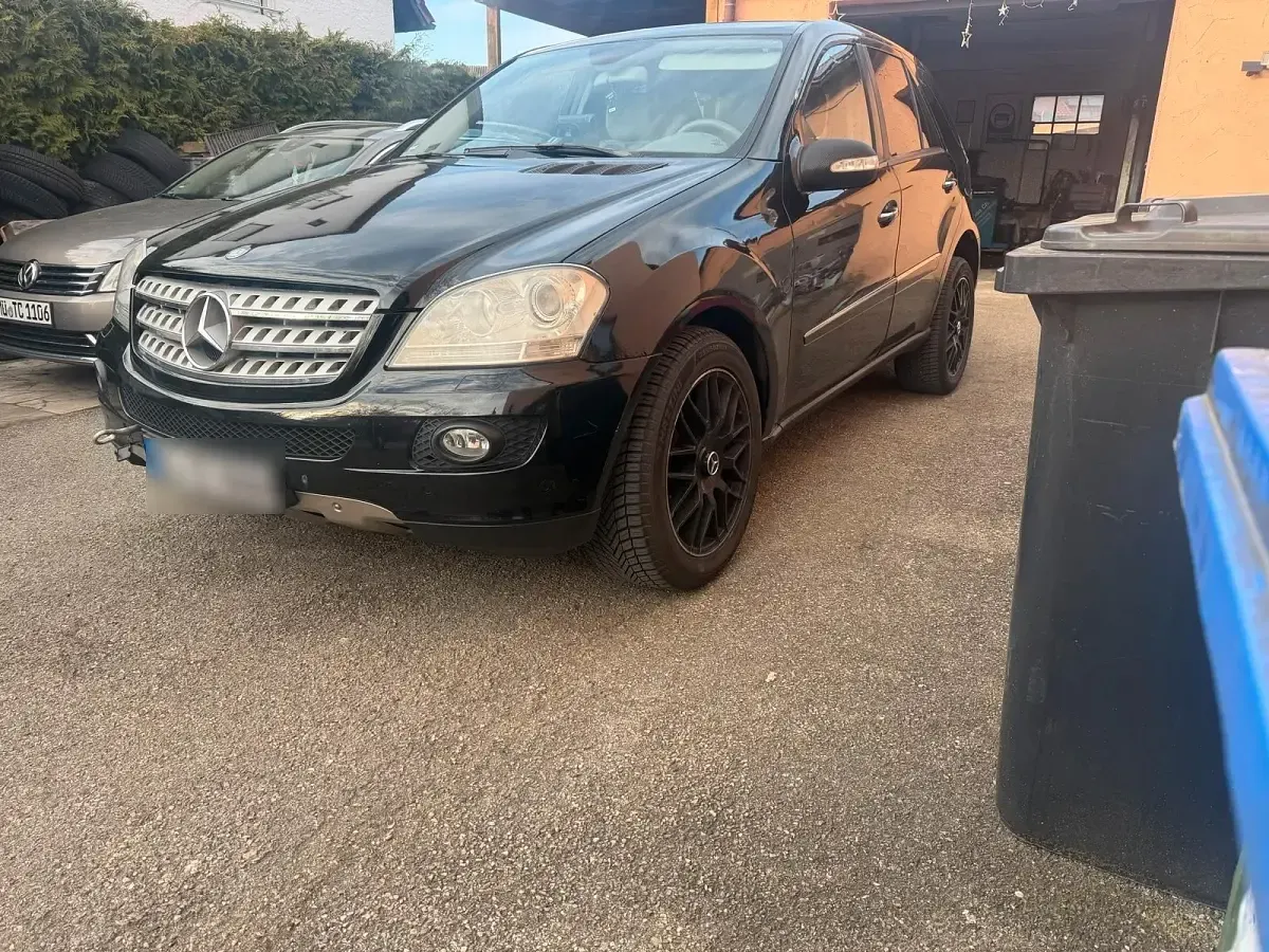 Gebraucht Mercedes ML320 224 PS (164 kW) 2006 Schwarz SUV