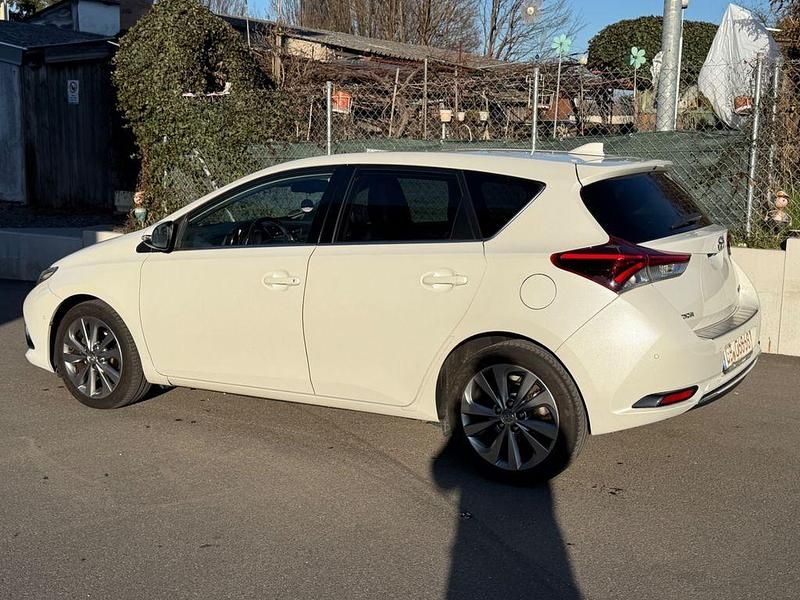Gebraucht Toyota Auris Executive 116 PS (85 kW) 2016 Weiß Limousine