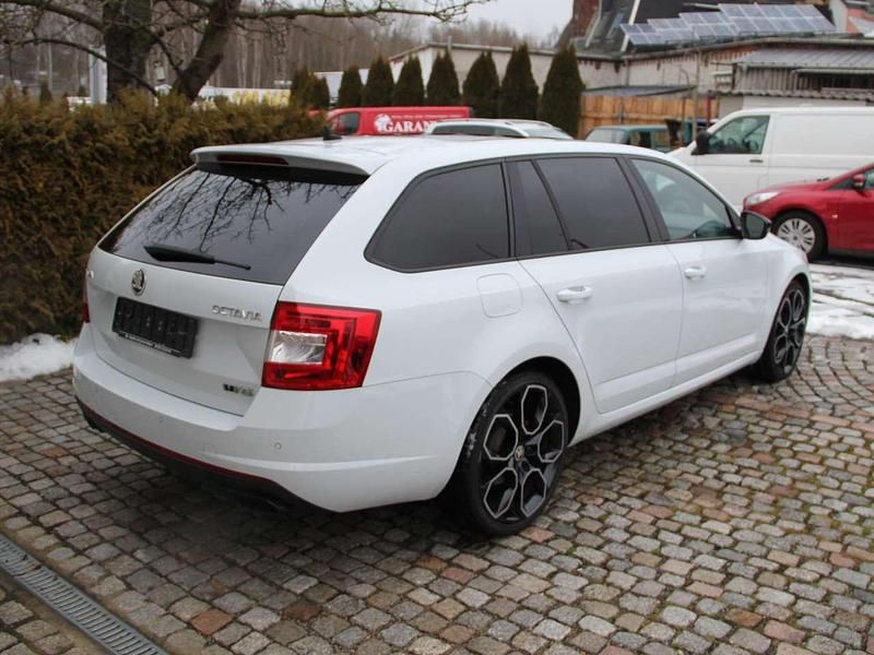 Gebraucht Skoda Octavia RS 230 PS (169 kW) 2016 Moonweiss metallic Kleinwagen