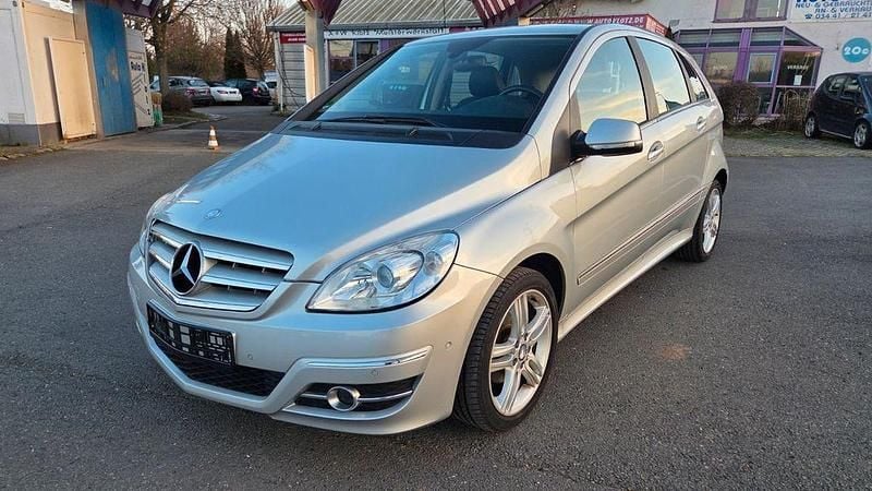 Gebraucht Mercedes B160 95 PS (69 kW) 2009 Silber Van / Kleinbus