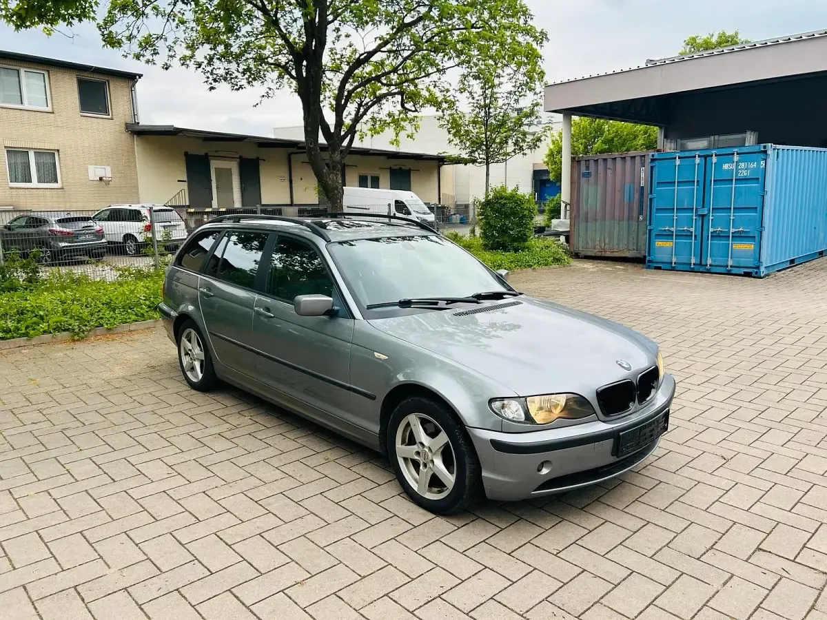 Gebraucht BMW 320 150 PS (110 kW) 2004 Grau Kombi