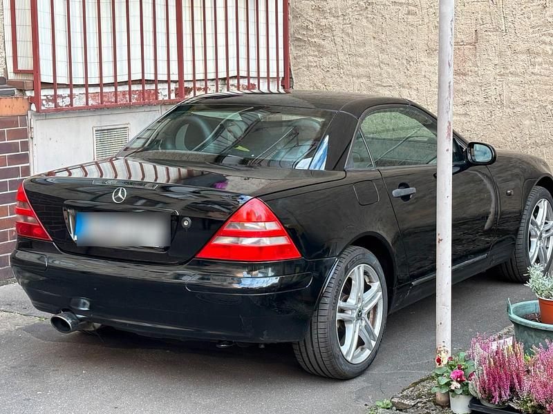 Gebraucht Mercedes SLK230 193 PS (141 kW) 2000 Schwarz Cabrio