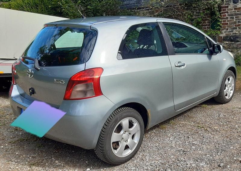 Silber Gebraucht 2007 Toyota Yaris Kleinwagen | 1.700 € (Fairer Preis) - Bild 1/4