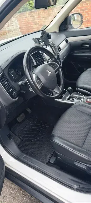 Gebraucht Mitsubishi Outlander Classic Collection Plus 150 PS (110 kW) 2015 Weiß SUV
