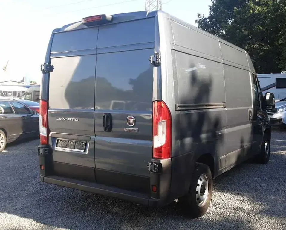 Gebraucht Fiat Ducato 140 PS (102 kW) 2024 Grau Van