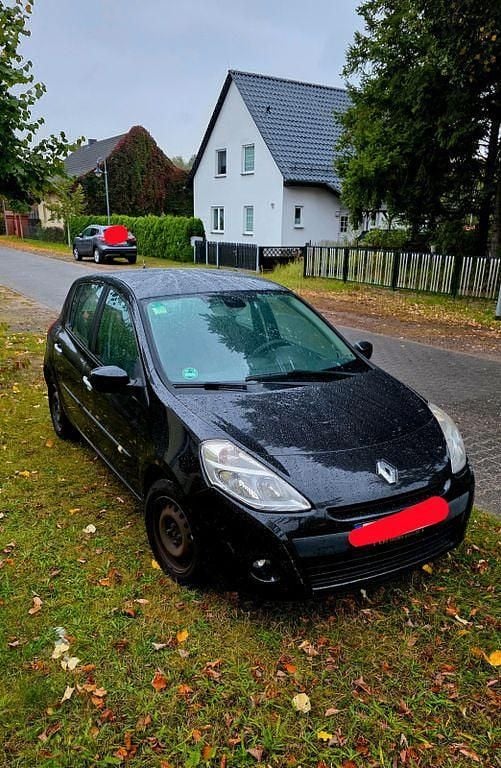 Schwarz Gebraucht 2010 Renault Clio III Limousine | 3.800 € (Fairer Preis) - Bild 1/4