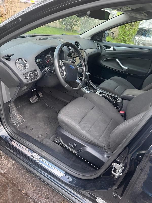 Gebraucht Ford Mondeo 163 PS (119 kW) 2014 Schwarz Kombi