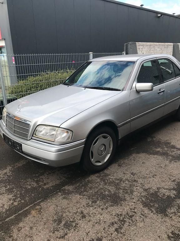 Schwarz Gebraucht 1997 Mercedes C180 Limousine | 2.950 € (Superpreis) - Bild 1/2