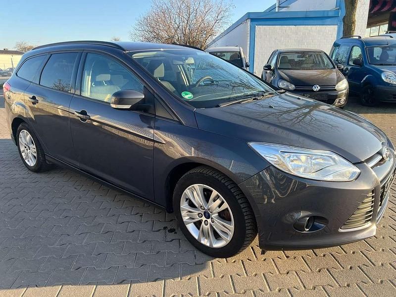 Gebraucht Ford Focus Trend 125 PS (91 kW) 2012 Midnight skygrau metallic Kombi