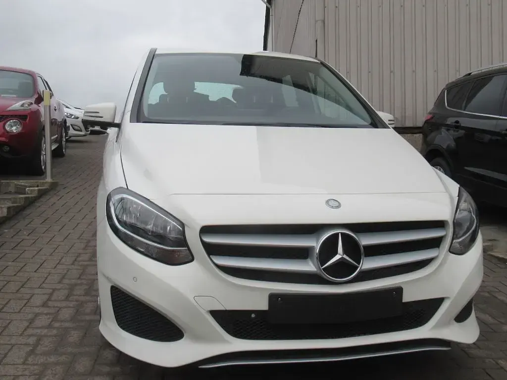 Gebraucht Mercedes B180 109 PS (80 kW) 2016 Weiß Van / Kleinbus