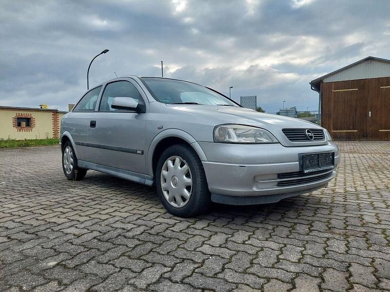 Gebraucht Opel Astra Sport 101 PS (74 kW) 1999 Silber Limousine