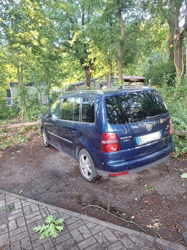 Blau Gebraucht 2010 VW Touran Freestyle Van / Kleinbus | 2.960 € (Guter Preis) - Bild 1/4