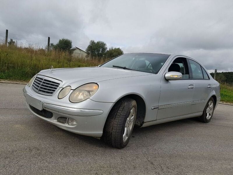 Silber metallic Gebraucht 2002 Mercedes E270 Elegance Limousine | 1.000 € (Superpreis) - Bild 1/4