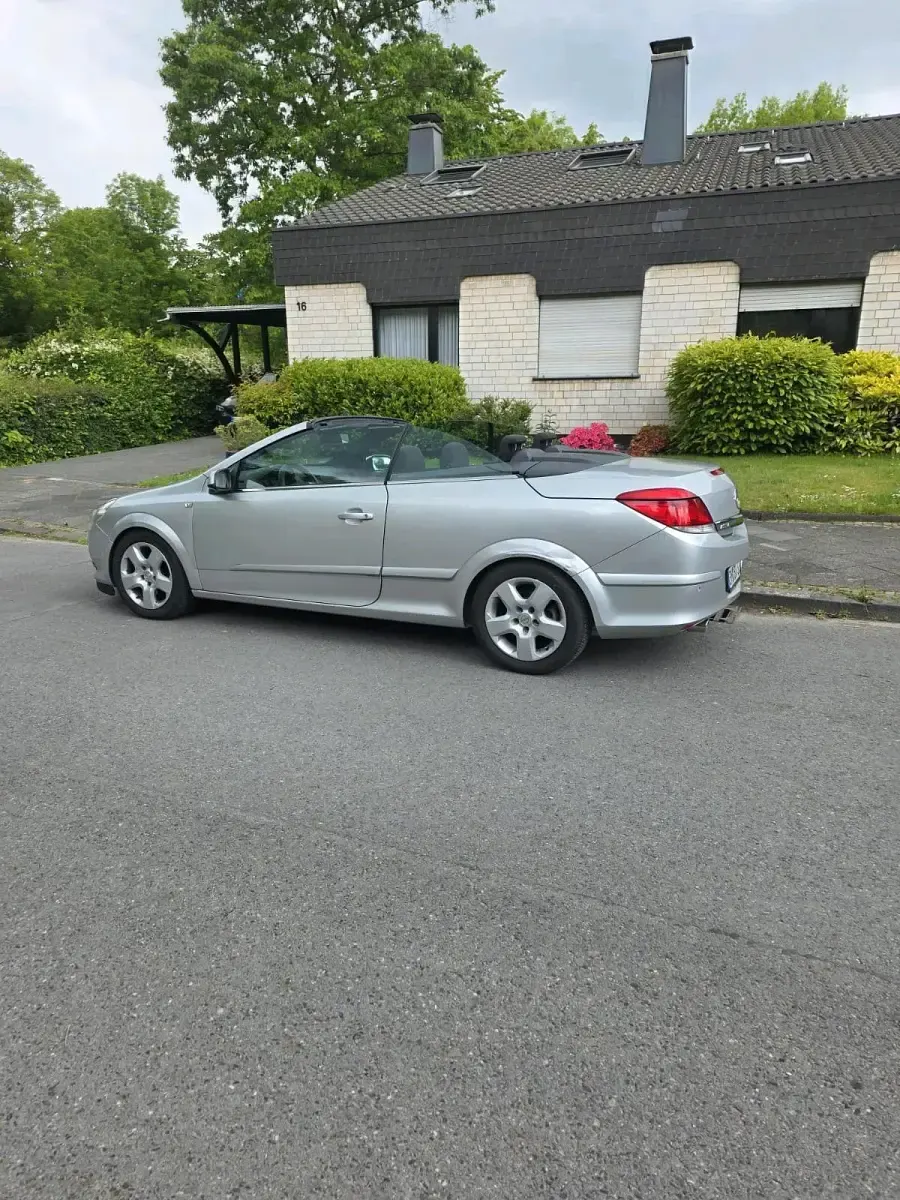Używany Opel Astra Cabriolet 140 KM (102 kW) 2007 Srebrny Kabriolet