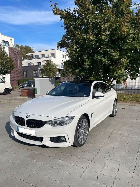 Weiß Gebraucht 2016 BMW 420 Gran Coupé M Sport Coupé | 21.900 € - Bild 1/4