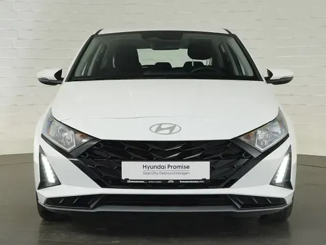 Gebraucht Hyundai i20 Trend 101 PS (74 kW) 2025 Weiss Kleinwagen