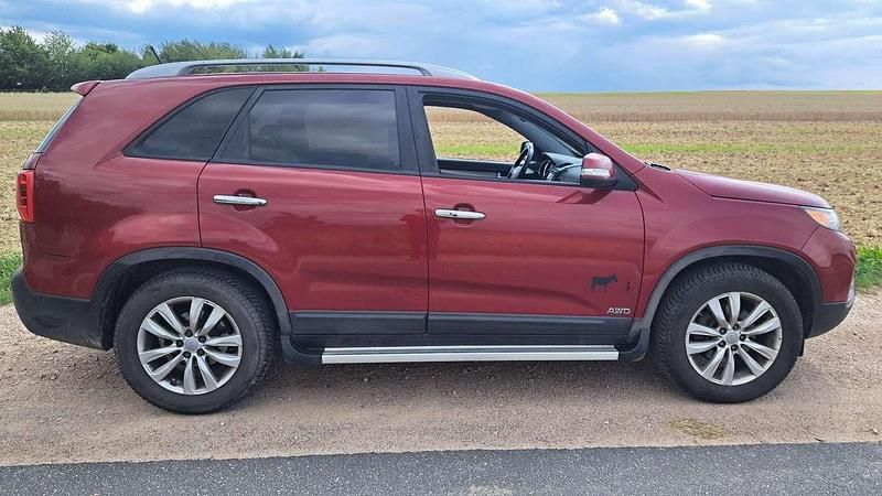 Rot Gebraucht 2012 Kia Sorento Spirit SUV | 10.200 € (Fairer Preis) - Bild 1/4