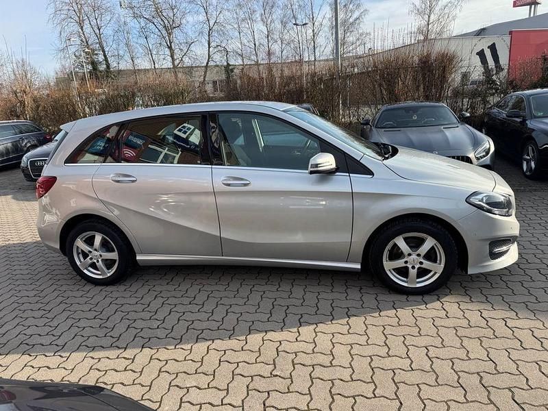 Gebraucht Mercedes B180 109 PS (80 kW) 2015 Silber Van / Kleinbus