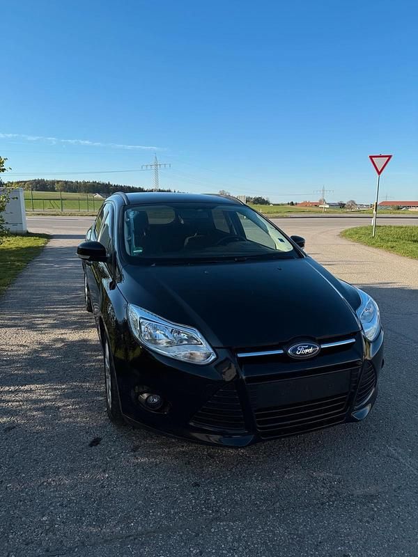 Gebraucht Ford Focus 99 PS (72 kW) 2013 Schwarz Limousine