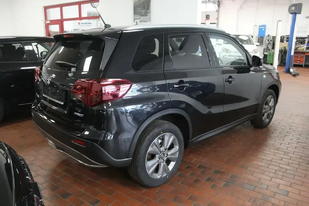 Neu Suzuki Vitara Comfort 109 PS (80 kW) 2026 Schwarz SUV
