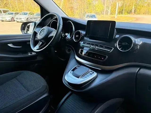 Gebraucht Mercedes V250 190 PS (139 kW) 2023 Silber Van / Kleinbus