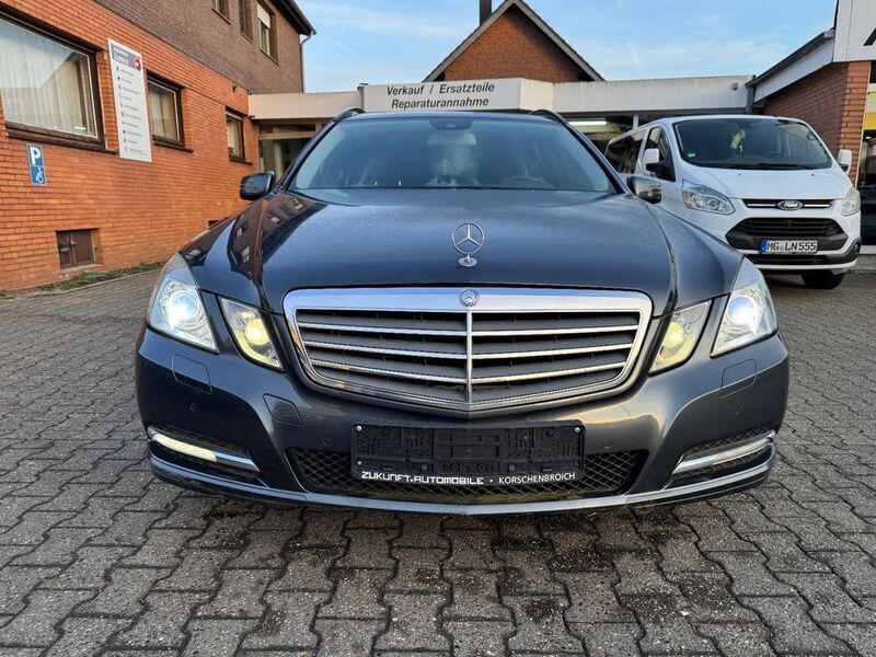 Gebraucht Mercedes E250 204 PS (150 kW) 2011 Tenoritgrau metalliclack Kombi