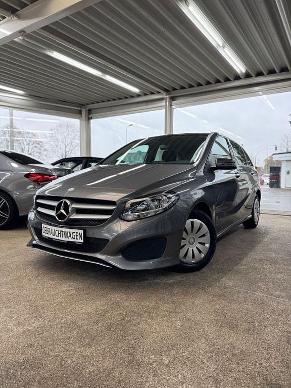 Grau Gebraucht 2016 Mercedes B180 Van / Kleinbus | 14.990 € (Guter Preis) - Bild 1/4