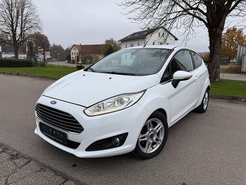 Weiß Gebraucht 2013 Ford Fiesta Titanium Kleinwagen | 3.990 € (Guter Preis) - Bild 1/4