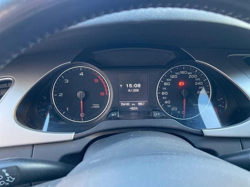 Gebraucht Audi A4 Attraction 136 PS (100 kW) 2011 Silber Kombi