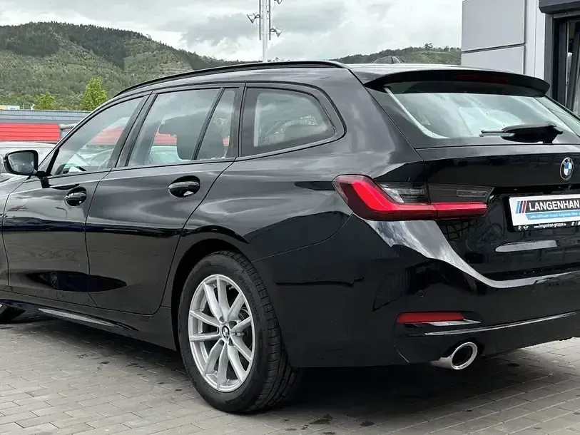 Gebraucht BMW 320 Efficient Dynamics 190 PS (139 kW) 2022 Schwarz Kombi