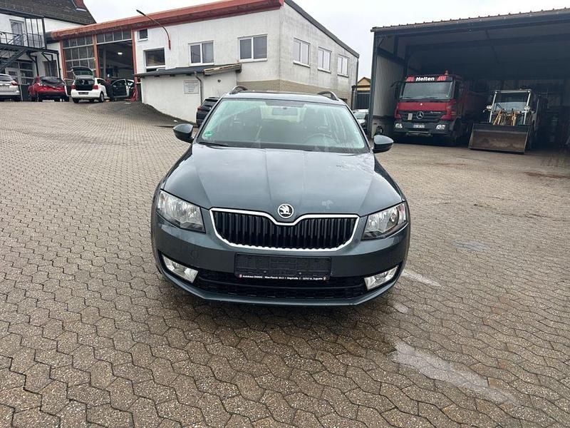 Grau Gebraucht 2016 Skoda Octavia GreenLine Kombi | 5.900 € (Superpreis) - Bild 1/4